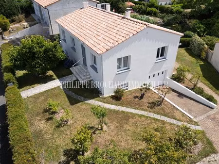 maison avec grand sous sol 3 chambres