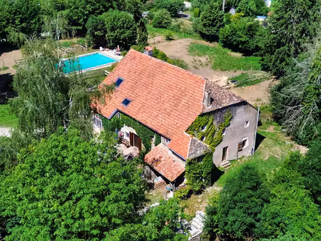 maison de caractère avec piscine aux portes de besançon