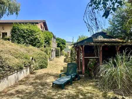 chamelet - grande maison familiale de 163 m² sur 4 000 m² de terrain avec piscine