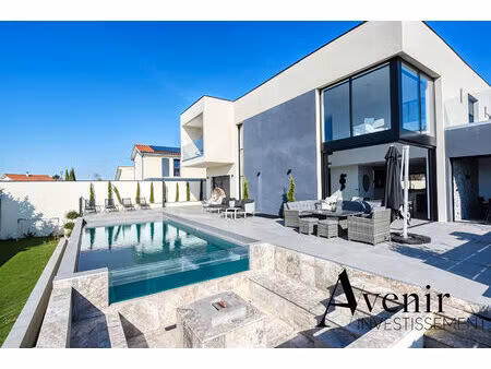 decines charpieu- villa de 322 m2 -5 chambres - piscine