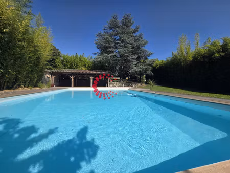 propriété 329 m2 sur parc 3300 m2 avec piscine coeur de vill