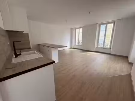 location appartement 2 pièces 53 m² à riez (04500)  640 €