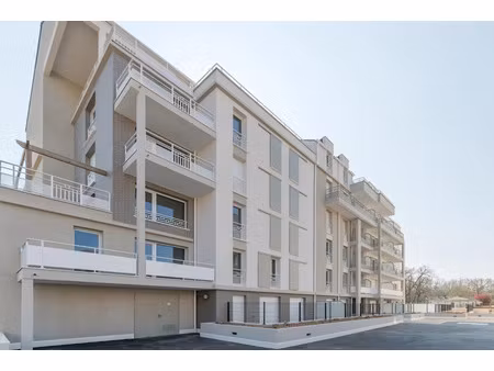 location appartement 2 pièces 58 m² à saint-fargeau-ponthierry (77310)  1 051 €