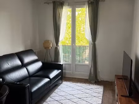 location meublée appartement 3 pièces 47 m² à nanterre (92000)  1 375 €