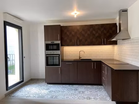 location appartement 4 pièces 80 m² à nanterre (92000)  1 900 €