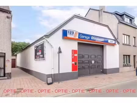 garage/atelier avec emplacement unique aux abords de la forê