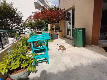 grand 2 pièces de 51m² avec terrasse/jardin de 43m²  box sécurisé en sous-sol et cave - ch