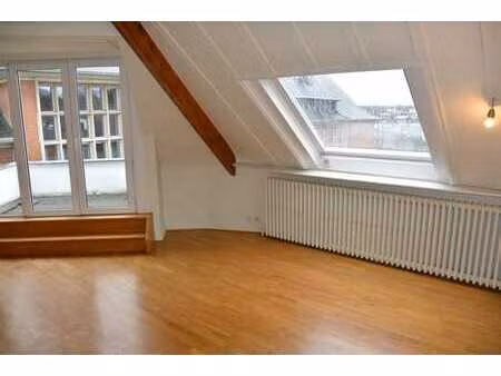 studio avec terrasse dans petit immeuble familial