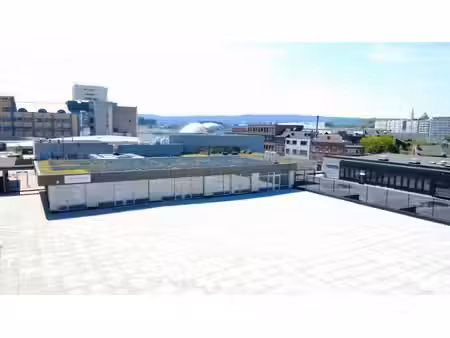 plateau de bureaux de 465m² avec 16 places de parking