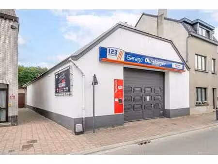 garage/atelier avec emplacement unique aux abords de la forê