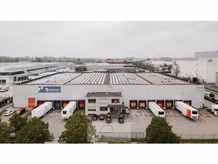 entrepôt logistique à louer dans un emplacement stratégiq...