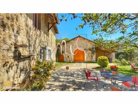 propriété 7 pièces 198 m²