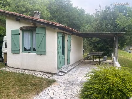 maison de loisirs avec ruine