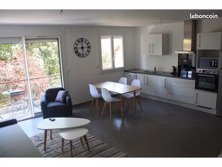 chambre pour une étudiante dans appartement bordeaux caudéran