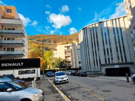 île verte – location d'un box fermé dans immeuble de garages sécurisé (borne electrique po