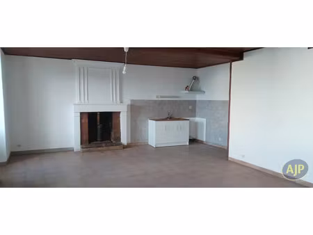 location maison 4 pièces 112.84 m² à brizambourg (17770)  670 €