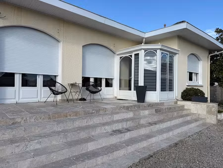 location villa 4 pièces 117 m² à ambares-et-lagrave (33440)  1 300 €