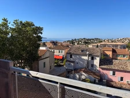 carqueiranne centre  t3 de 60 m² avec une place de parking privative