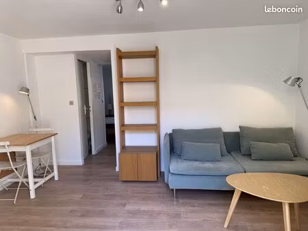 location appartement meublé 36 m² avec terrasse sur cour - montpellier - quartier arceaux