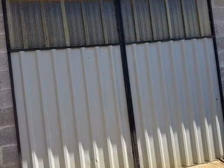 local de stockage ou grand garage