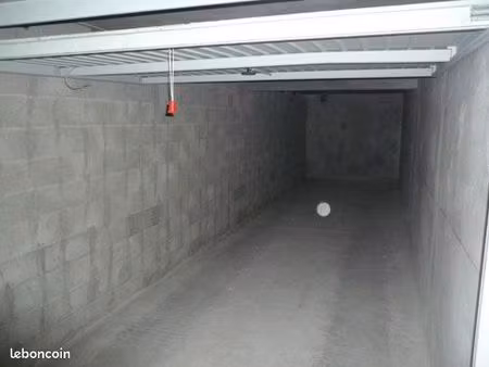grasse bd v.hugo garage double ~25m2  fermé  sécurisé