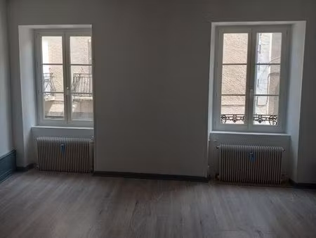 f2 50m2 centre ville 1er etage