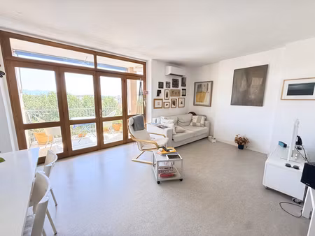 bel appartement 3 pièces avec terrasse  ascenseur et vue dég