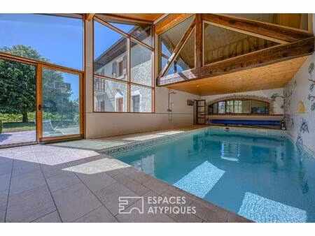 ancien corps de ferme rénové avec piscine intérieure