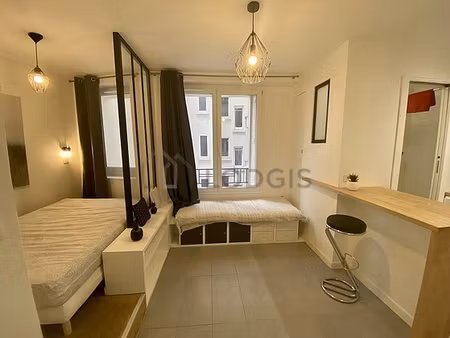 studio meublé avec ascenseur et cave
