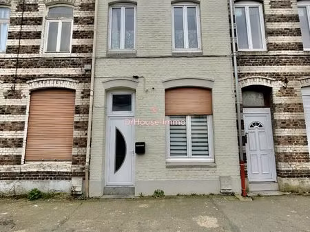 maison mitoyenne avec 4chambres et jardin clos ! centre ville !