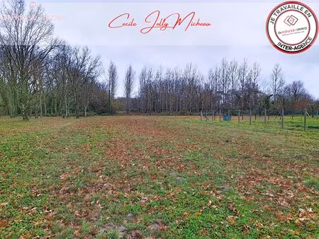 terrain constructible avec bâti existant d' environ 40m².