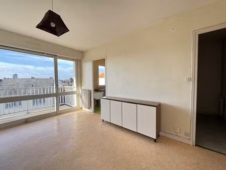 angers - quartier ste therese - t1bis avec balcon et parking