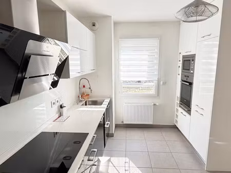 annecy à deux pas du centre courrier t3 67 m2 avec balcon