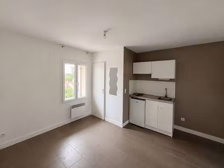 ecquevilly - appartement 2 pièces 28.20 m²