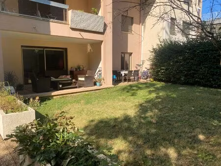 t4 non-meublé en rez-de-jardin avec garage