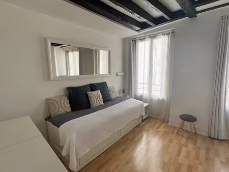 quartier latin ? à deux pas de notre-dame de paris