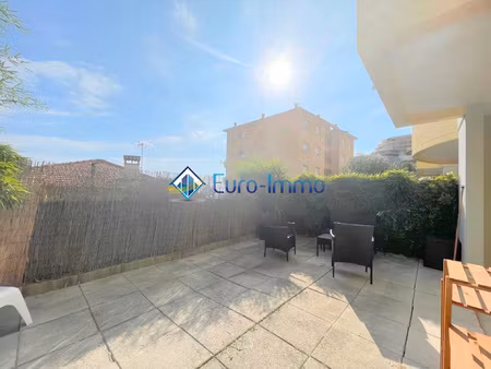 2 pièces vide de 35m2 + terrasse de 25m2 + garage fermé