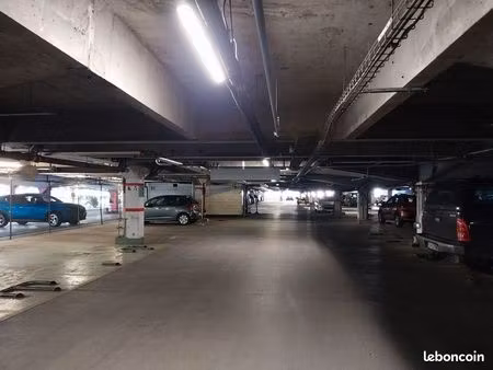 place parking couverte et sécurisée