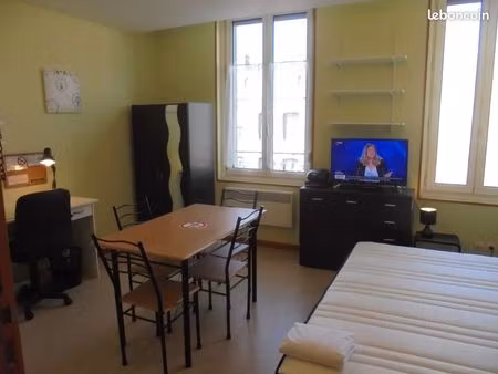 studio 1er août  proche université et gare