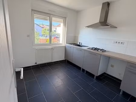 maison de 93 m² avec garage et jardin à louer à épinal – 850 + 20 charges