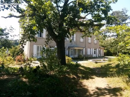 t2 dans maison bourgeoise centre ville