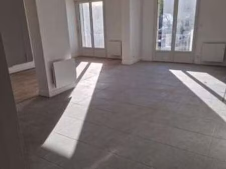 location appartement 4 pièces à fougères (35300) : à louer 4 pièces / 92m² fougères