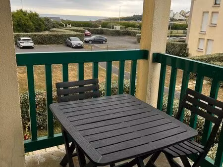 meublé à l ‘année 1 chambre avec terrasse vue mer
