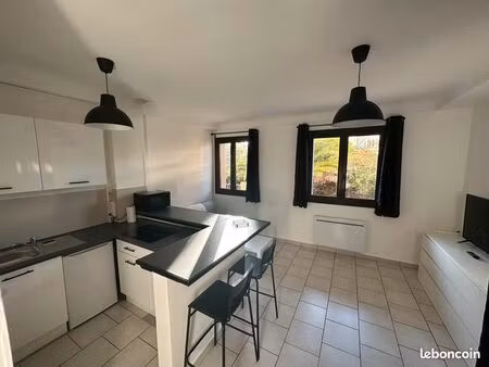 studio 25 m2 meublé bord de mer mourillon/cap brun