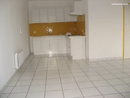 particulier loue t3 bon état à villegouge