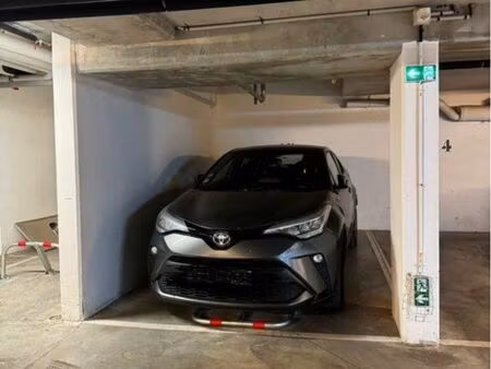 place parking souterrain sécurisé