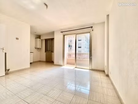 appartement f1 terrasse cave parking centre ville