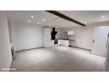 appartement f3 de 70 m² avec jardin et 2 parkings – proche centre-bourg / écoles