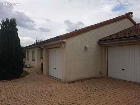 belle maison f5 avec terrain et garage meublée à gerzat