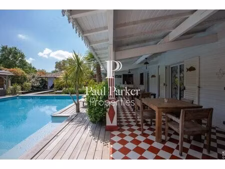 magnifique villa contemporaine au coeur d'un jardin tropical
